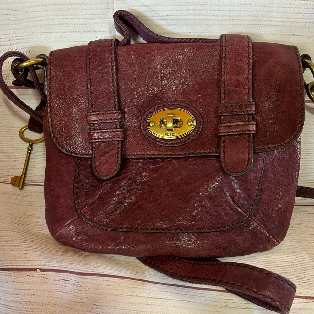 Fossil Carson maroon leather.